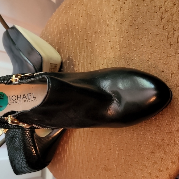 Michael Kors Booties Platform Heel - Picture 8 of 8